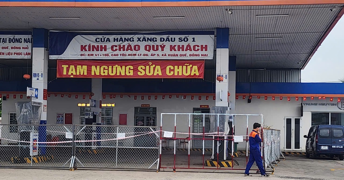 Người dân đã ùn ùn về quê, trạm xăng cao tốc TP.HCM - Long Thành vẫn cửa đóng then cài