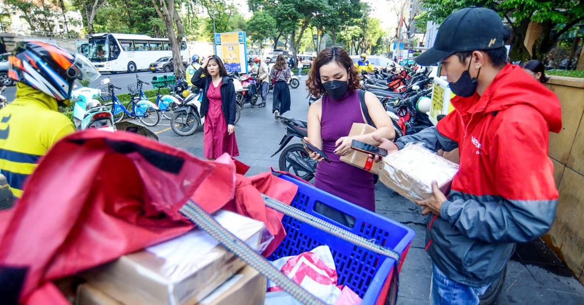 Mua sắm trực tuyến tăng mạnh, nhưng người Việt ngày càng thận trọng hơn với hàng hóa