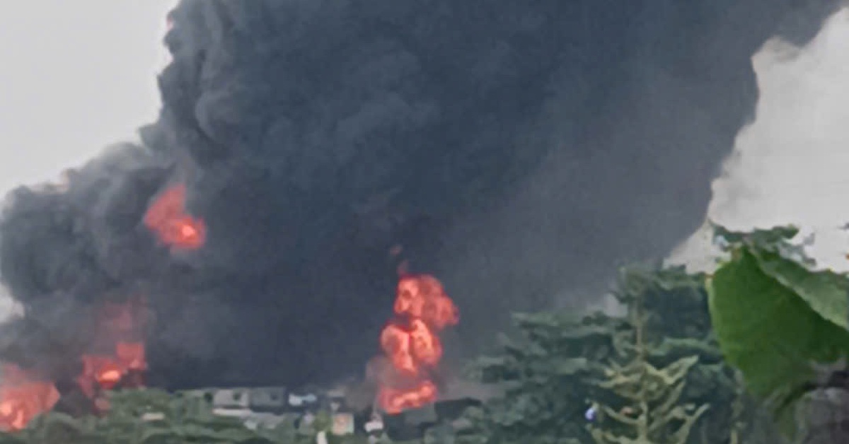 Cháy lớn kho phế liệu ở xã Đông Thạnh