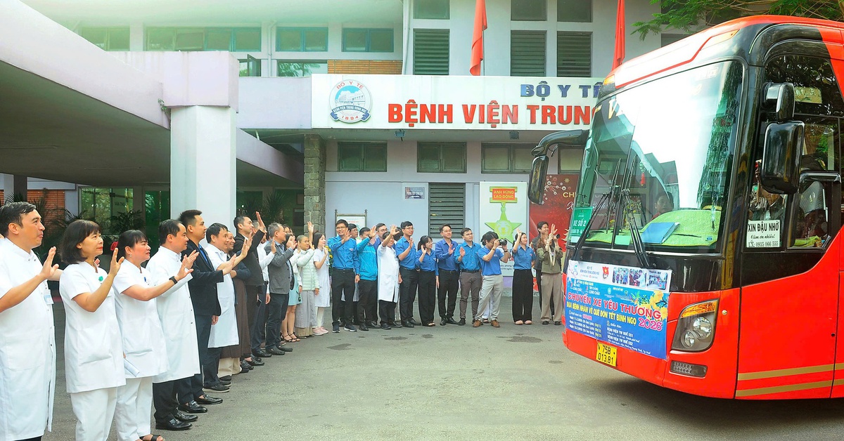 ‘Chuyến xe yêu thương’ đưa bệnh nhân nghèo về quê đón Tết