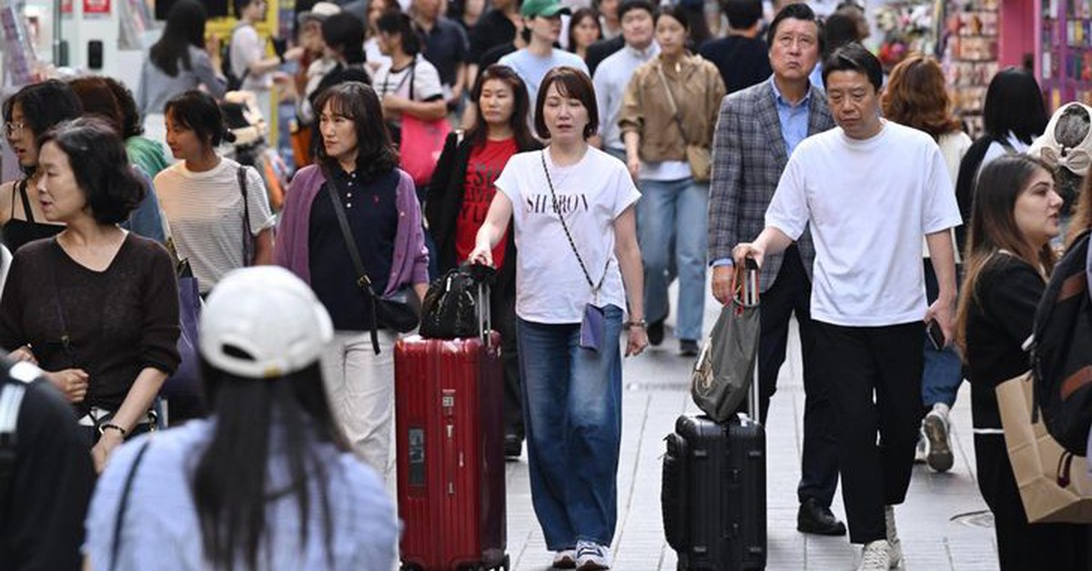 Khách Trung Quốc đổ xô sang Hàn ‘đập mặt xây lại’ trước Tết