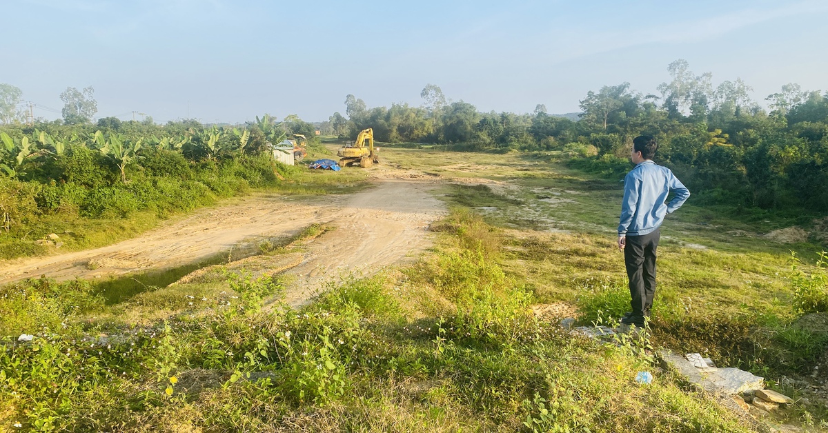Cầu Quảng Đà làm xong gần 1 năm vẫn chờ đường dẫn: Nhà thầu thi công cầm chừng, dự án hết hạn