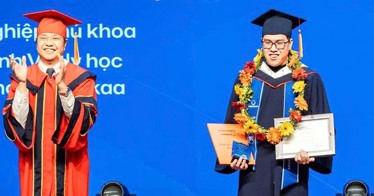 Thủ khoa từng học 15 tiếng mỗi ngày
