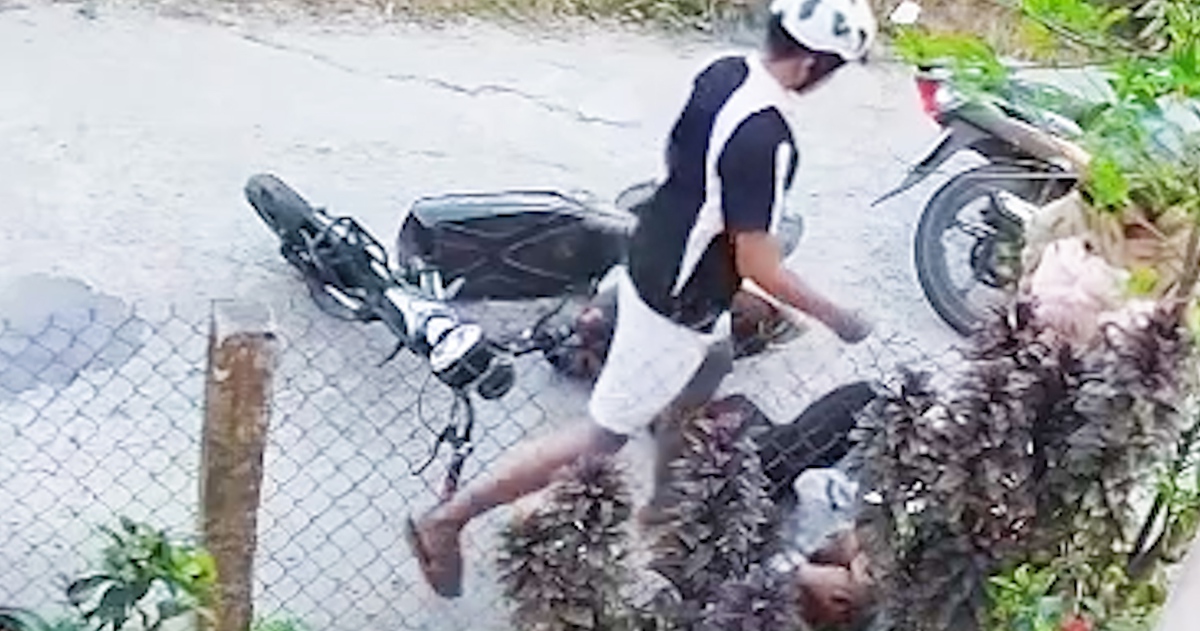 Nam sinh bị đánh, đá liên tiếp vào người sau va quẹt xe