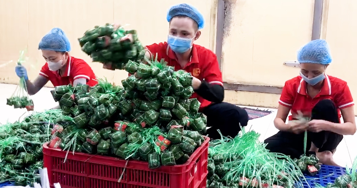 Làng nghề nem Lai Vung tất bật sản xuất phục vụ Tết Bính Ngọ