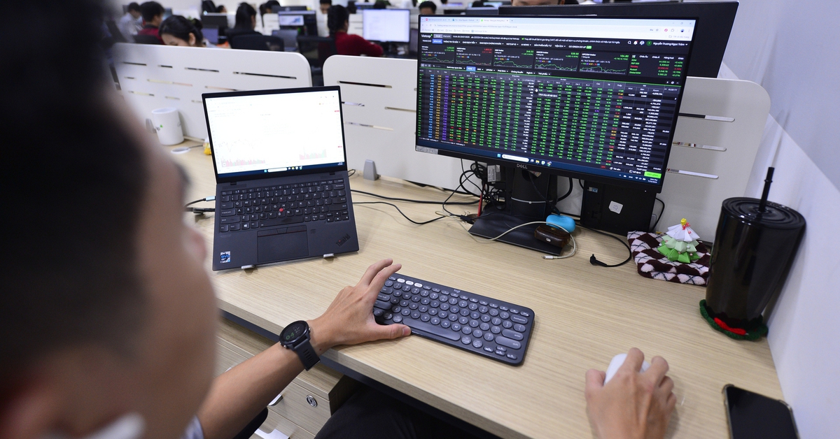 VN-Index bất ngờ 'lì xì' 42 điểm cho nhà đầu tư trước Tết