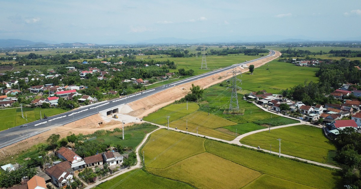 Đường cao tốc từ hầm đèo Cù Mông tới TP Quảng Ngãi đi vào khai thác từ hôm nay