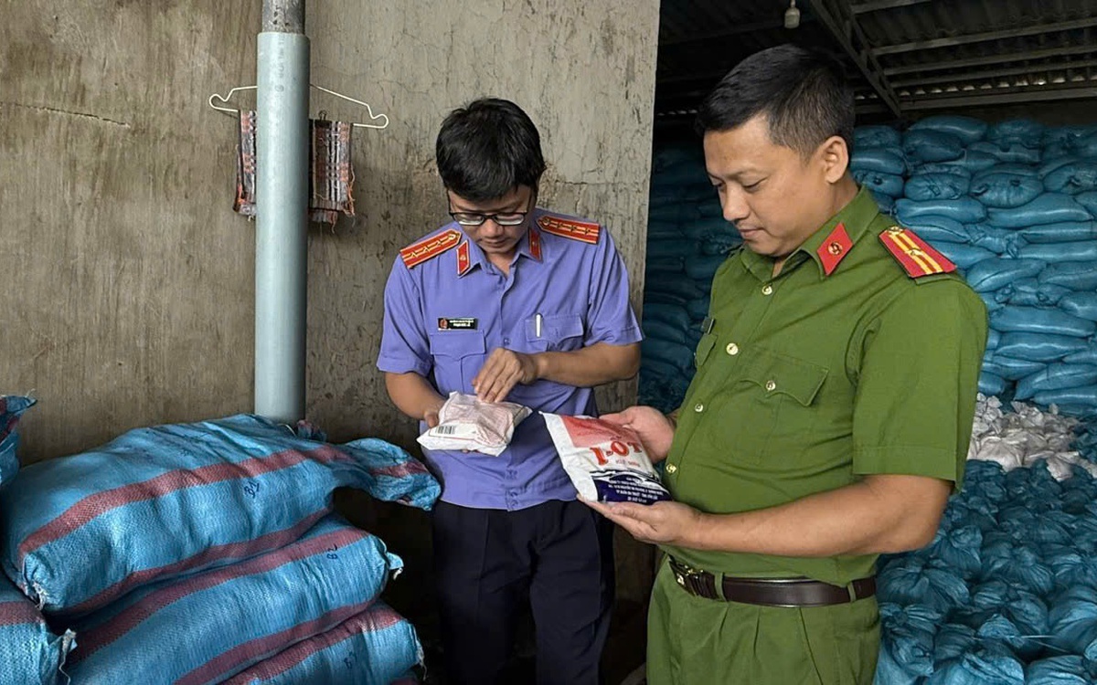 Khởi tố giám đốc công ty sản xuất hàng ngàn tấn muối iốt giả