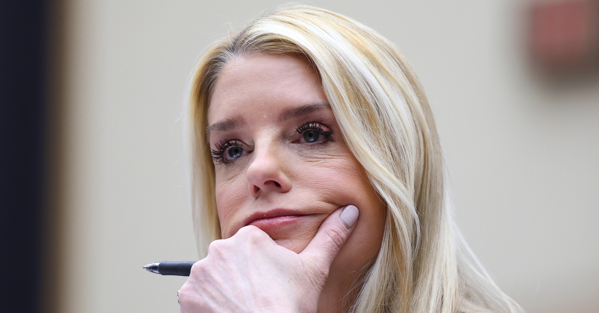 Bộ trưởng Tư pháp Mỹ bị cáo buộc che đậy hồ sơ Epstein