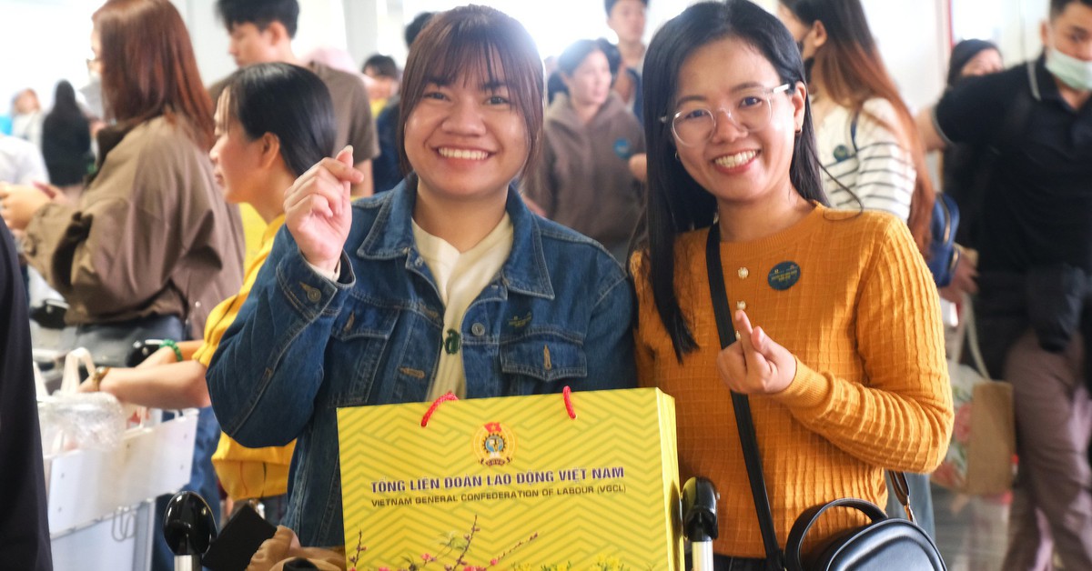 9 năm chưa về quê ăn Tết, hạnh phúc vì được nhận vé máy bay miễn phí