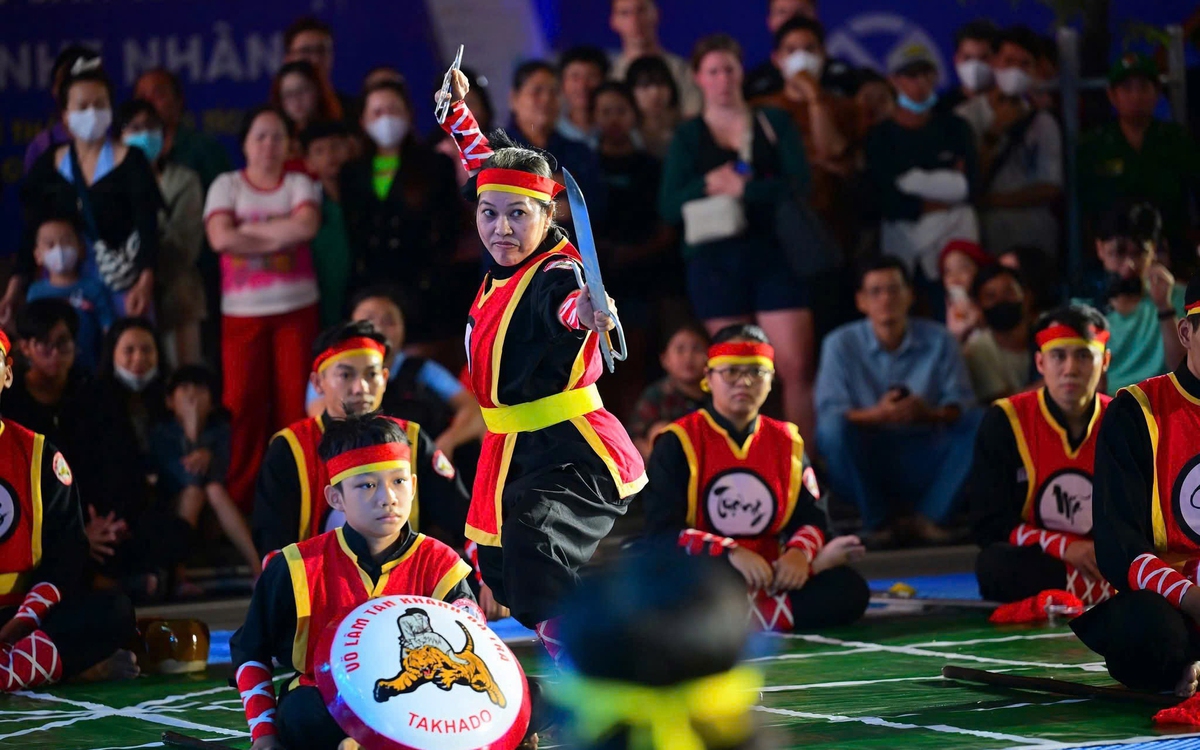 Khi quân cờ múa võ xung trận