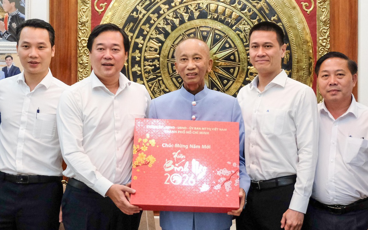 Lãnh đạo TP.HCM thăm, chúc Tết Hiệp sĩ Đại Thánh giá Lê Đức Thịnh và GS Hồ Sỹ Thoảng