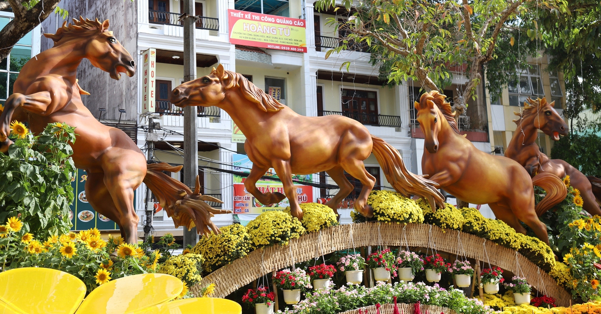 Cần Thơ công bố điểm giữ xe, đường dây nóng phục vụ khách tham quan đường hoa nghệ thuật