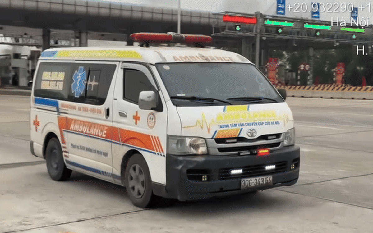 Giáp Tết, siết xe cứu thương không phép, lạm dụng còi ưu tiên