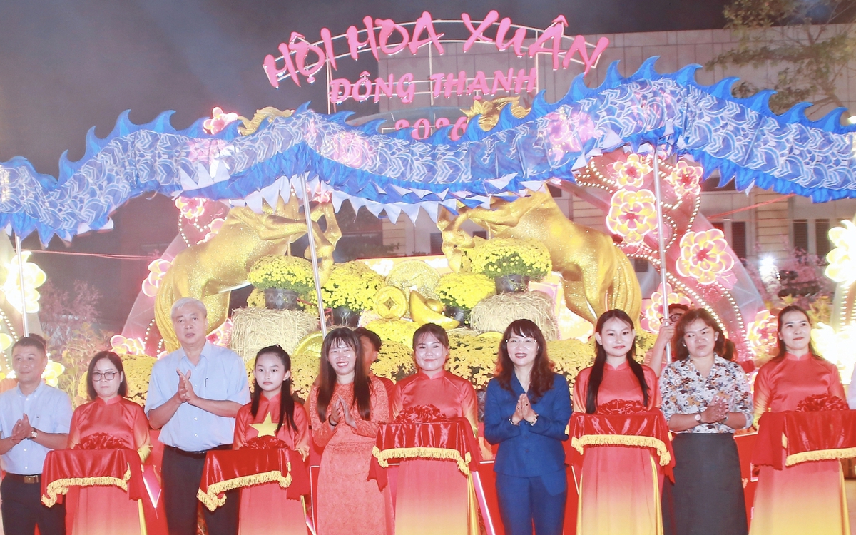 Nhiều xã phường TP.HCM rộn ràng hội hoa xuân Bính Ngọ 2026