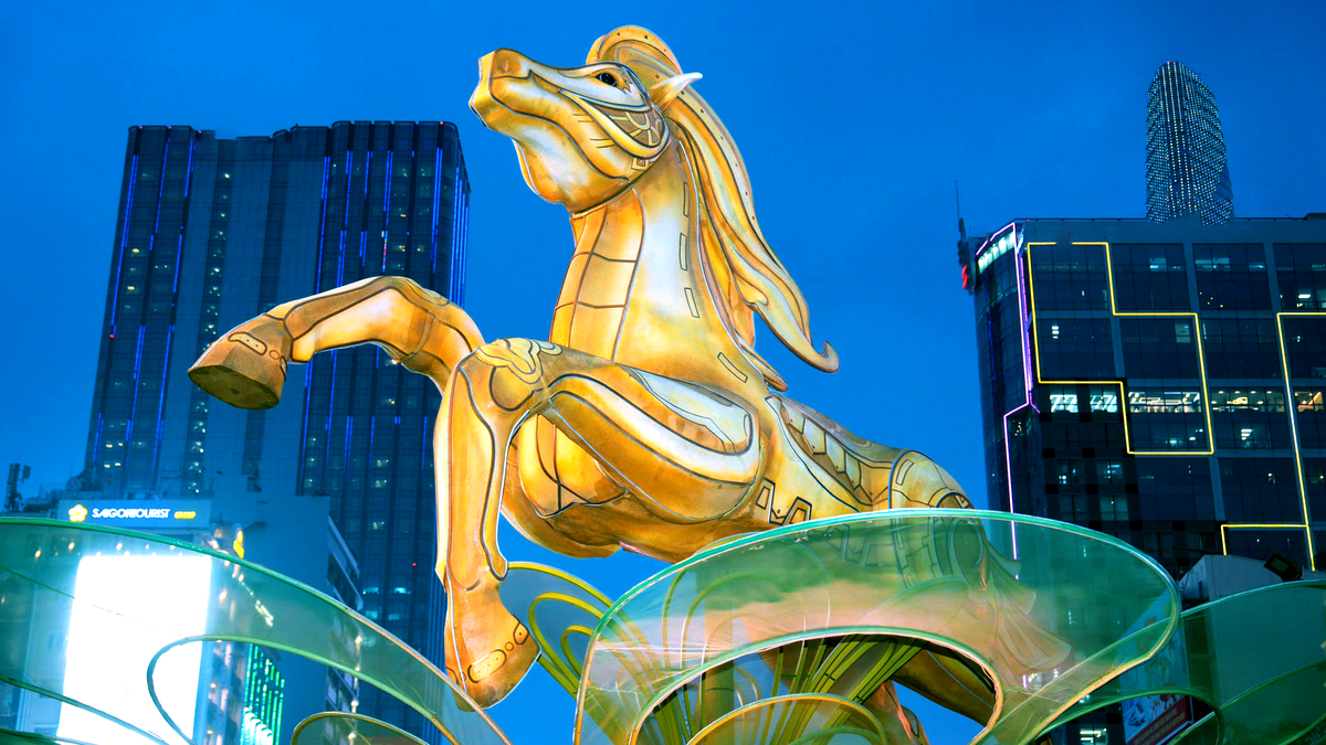 Linh vật ngựa "siêu công nghệ" tại TP.HCM