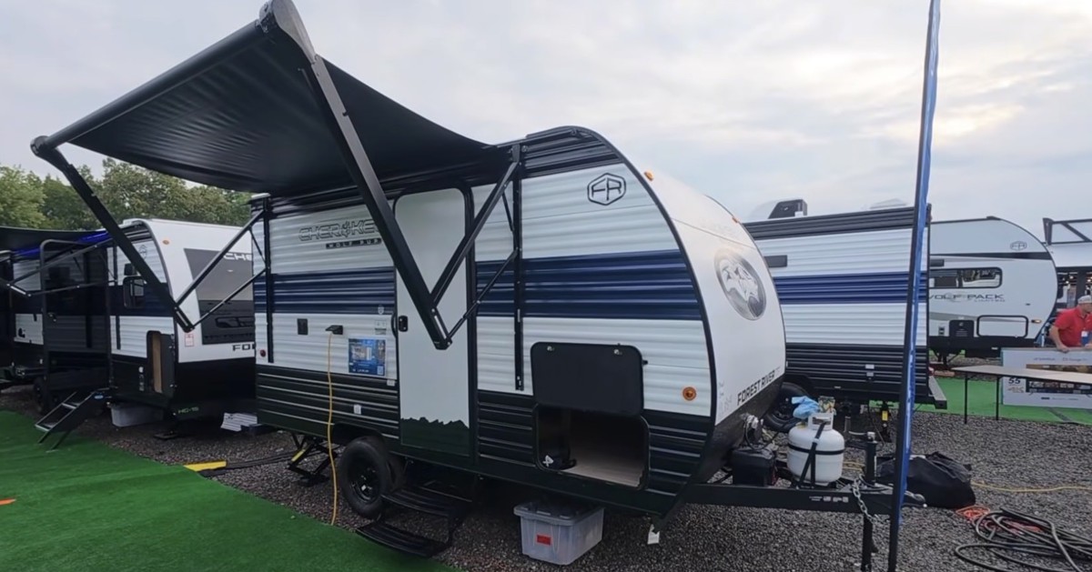 Thay vì bỏ tiền tỉ mua nhà đất, chỉ cần gần 340 triệu là có nhà di động đủ cho 4 người sống