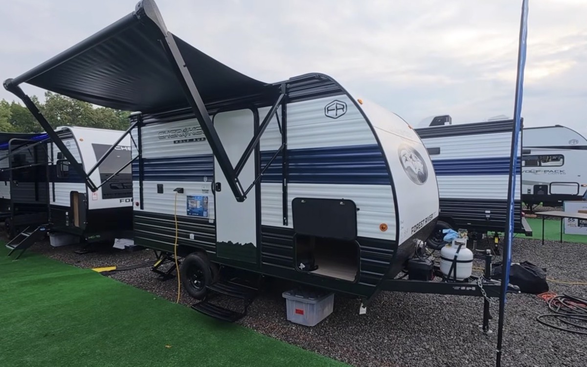 Thay vì bỏ tiền tỉ mua nhà đất, chỉ cần gần 340 triệu là có nhà di động đủ cho 4 người sống