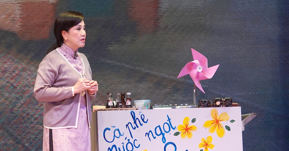 Phương Hồng Thủy diễn kịch Tết 29 anh về