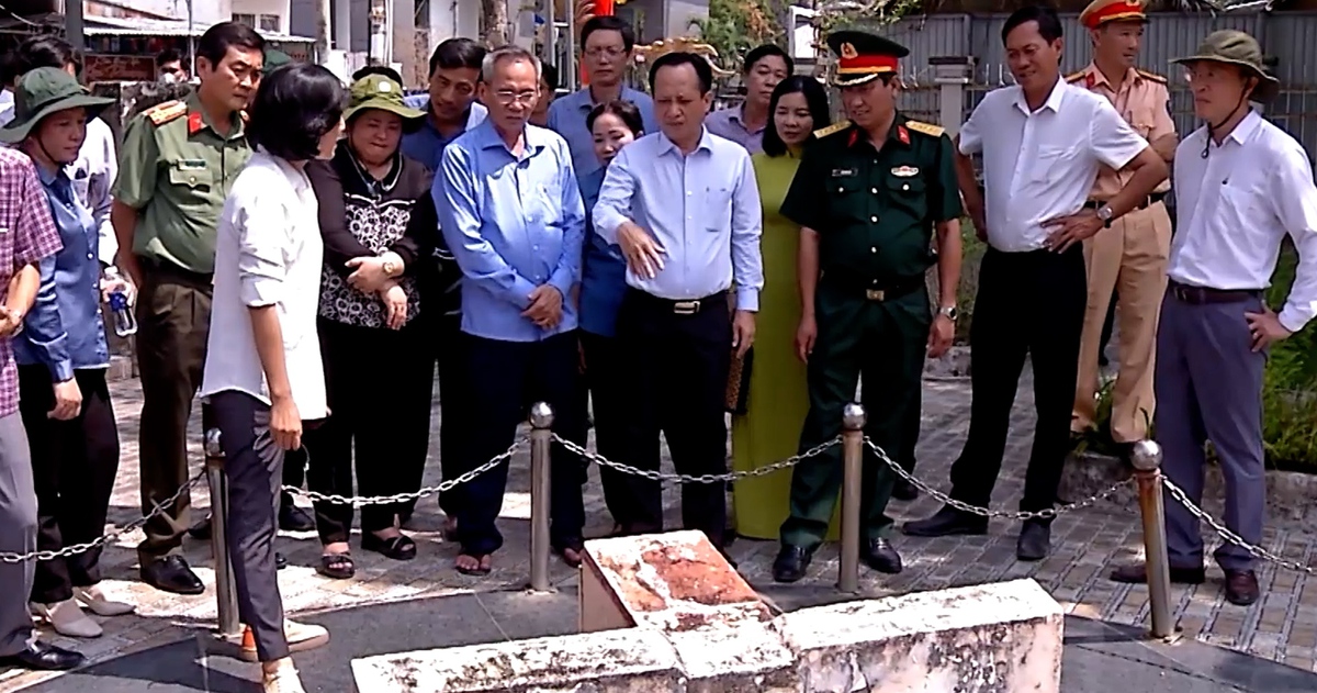 Cận cảnh đồng hồ đá độc nhất Việt Nam, xem giờ qua bóng nắng