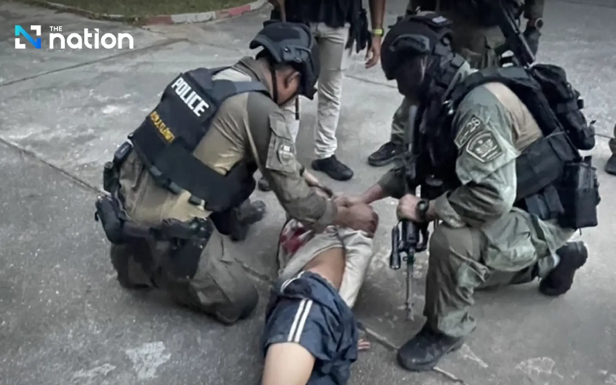 Thiếu niên 17 tuổi xông vào trường học nổ súng, hiệu trưởng tử vong