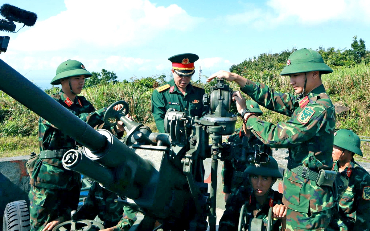 Tết đông khách, bộ đội Cù Lao Chàm tăng cường trực chiến