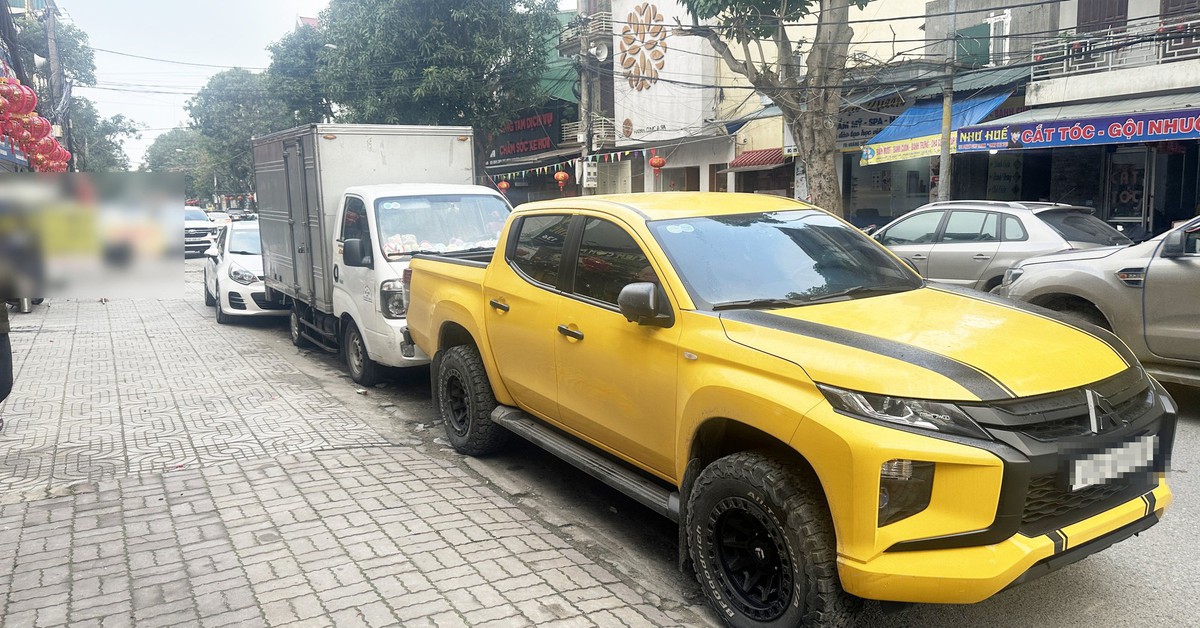 Công an xử lý vụ đưa xe khóa đầu, đuôi xe tải đậu 'chình ình' trước cửa hàng cận Tết