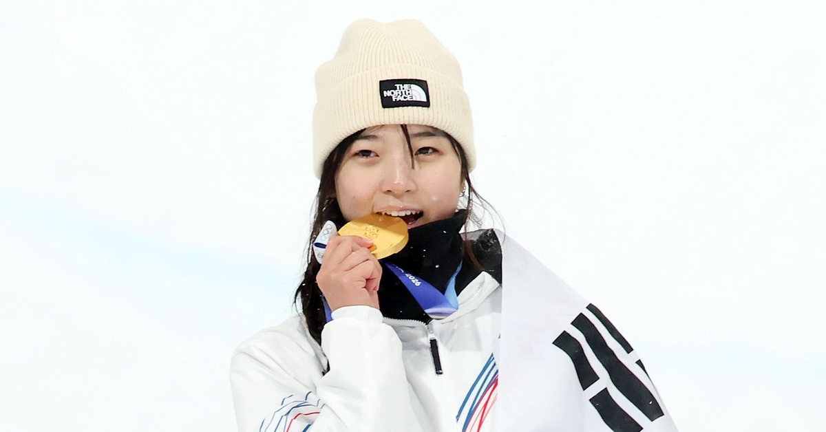 Gặp chấn thương nặng, nữ sinh 17 tuổi lội ngược dòng giành HCV Olympic