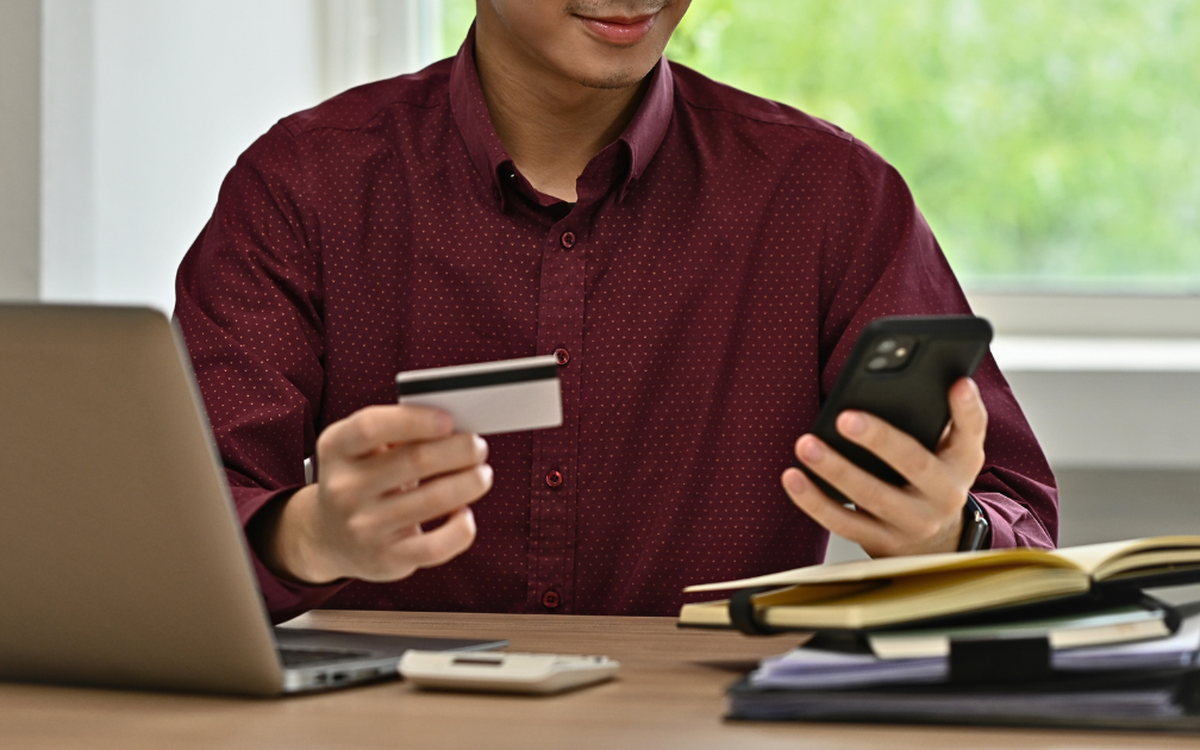 Họp mặt du xuân cùng nhóm bạn, chia tiền trả cho khoẻ hay giành nhau trả?