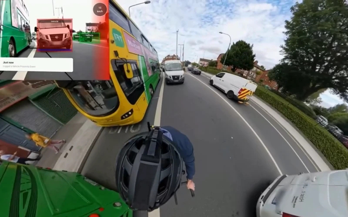 Camera AI biến xe đạp thường 'xịn' như ô tô: cảnh báo nguy hiểm, bản đồ 'điểm đen', ra đường hết rén