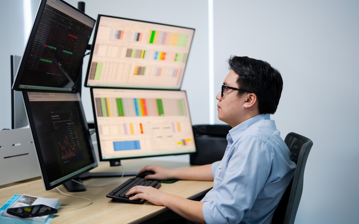 Chứng khoán 13-2: VN-Index có bùng nổ trong phiên giao dịch cuối của năm Ất Tỵ?