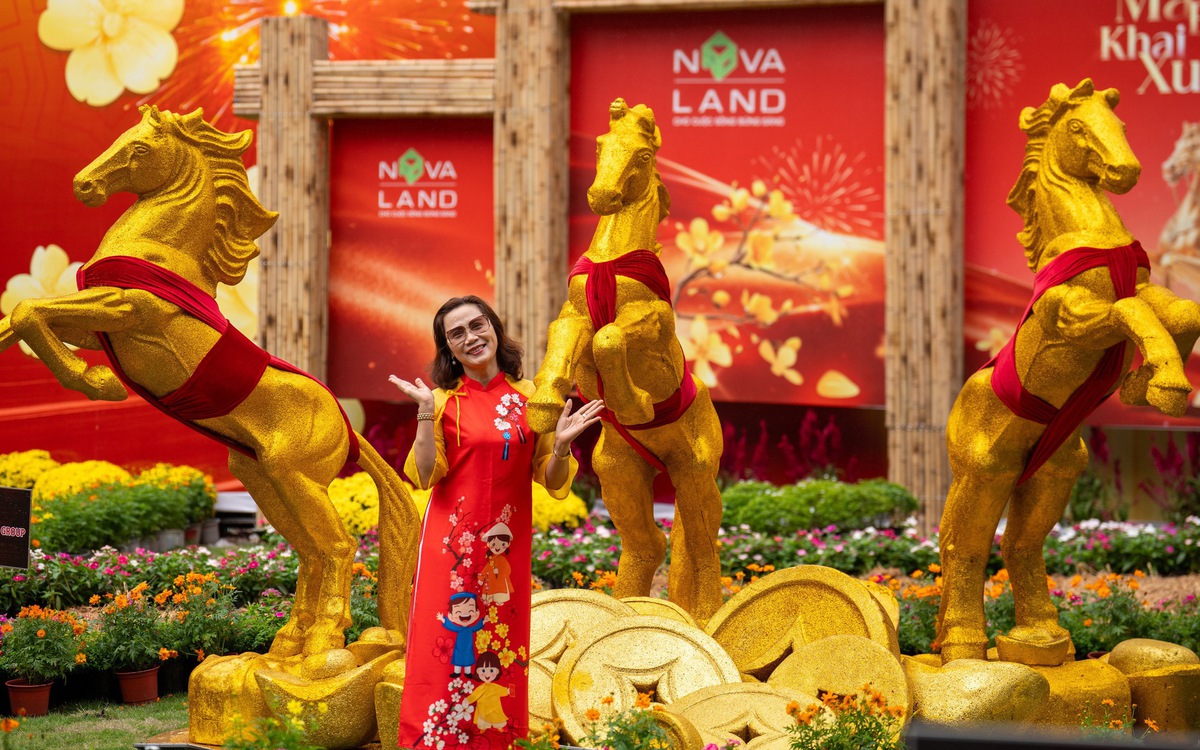 Đêm lung linh, ngày tỏa sắc tại các khu 'đất vàng' TP.HCM thành công viên đón Tết