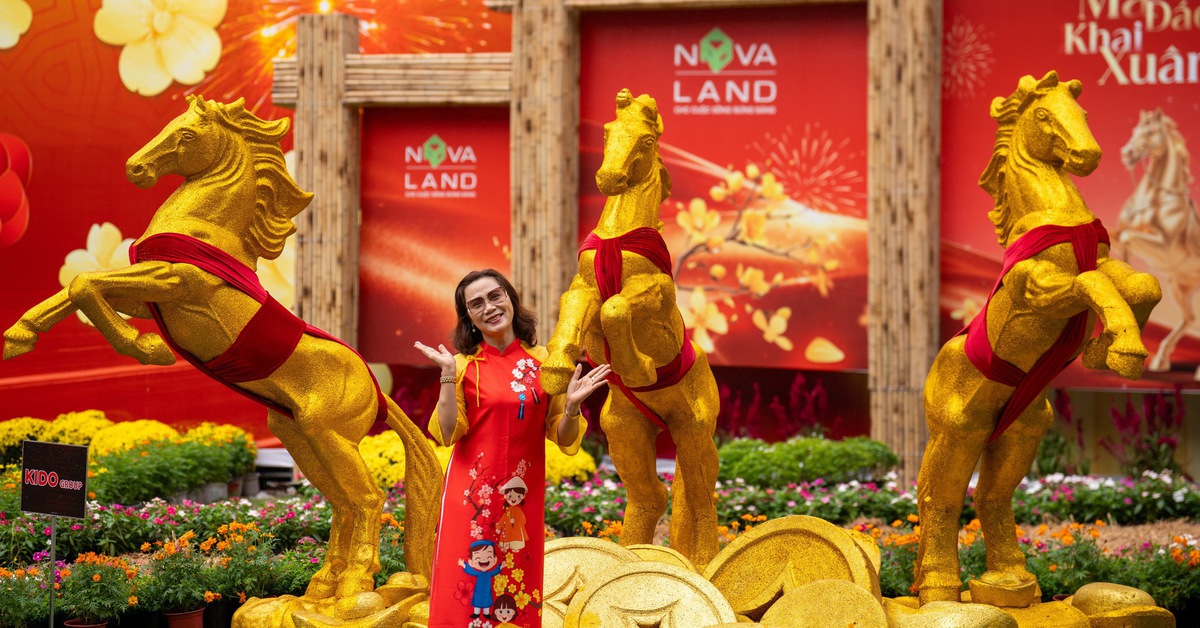 Đêm lung linh, ngày tỏa sắc tại các khu 'đất vàng' TP.HCM thành công viên đón Tết