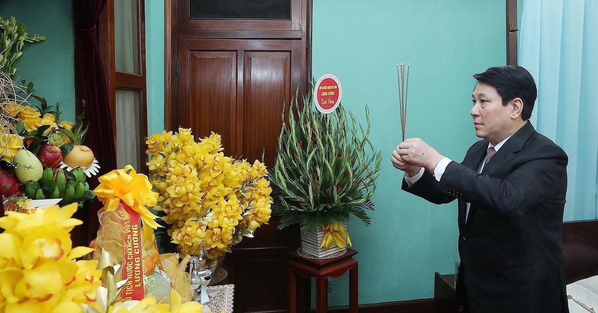 Chủ tịch nước Lương Cường dâng hương tưởng niệm Chủ tịch Hồ Chí Minh tại Nhà 67