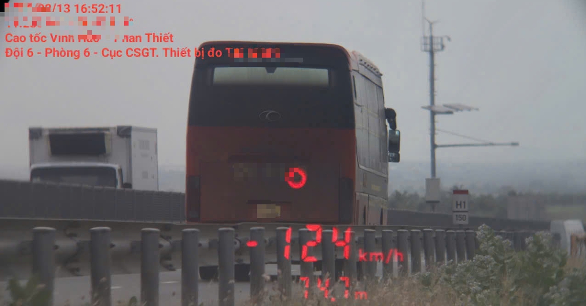 Cảnh sát giao thông ghi nhận gần 100 xe khách vi phạm tốc độ từ TP.HCM đến Nha Trang - Báo Tuổi Trẻ