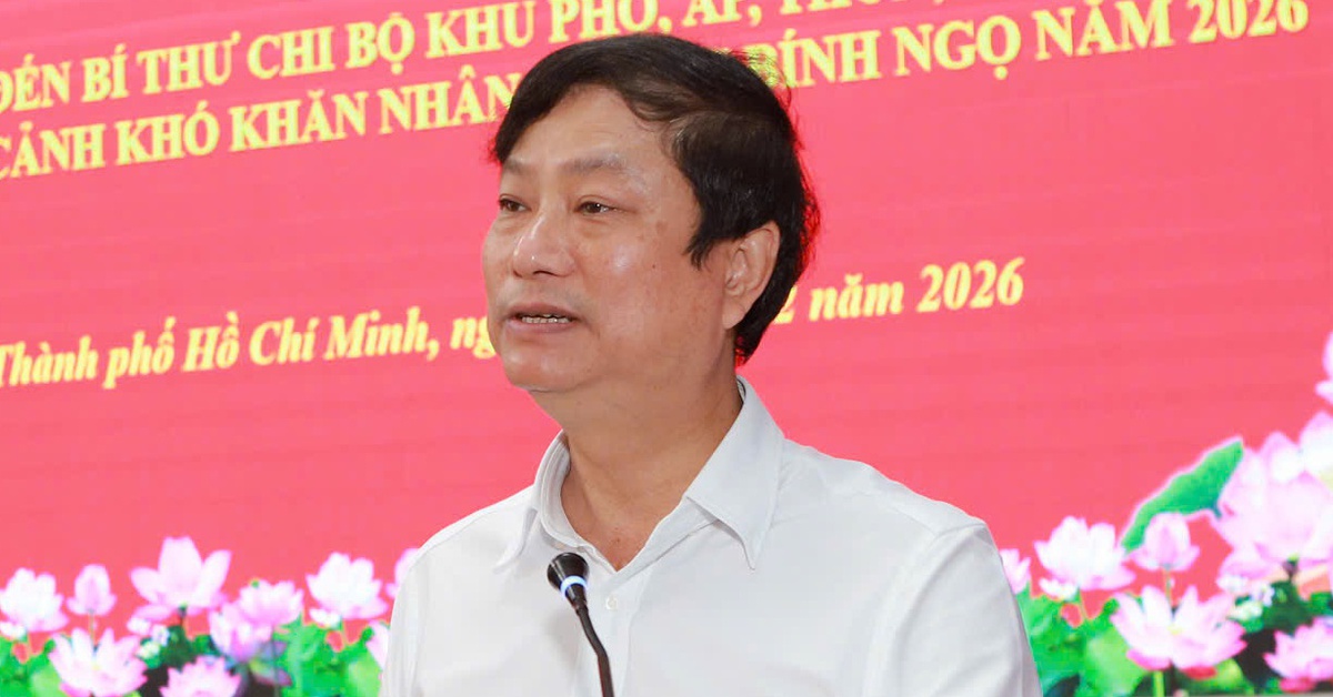 TP.HCM tặng quà Tết tới bí thư chi bộ khu phố tại phường Bình Dương