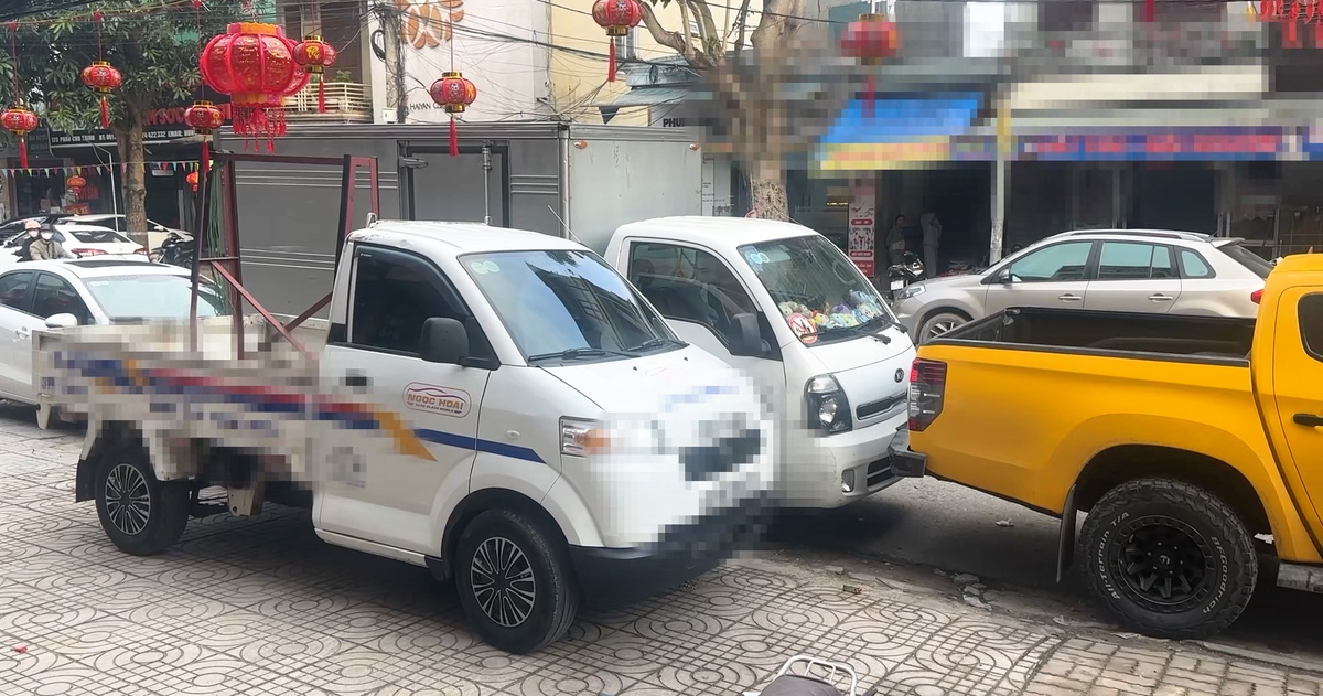 Vụ đưa ô tô khóa đầu, đuôi xe tải đậu chắn cửa hàng cận Tết: Công an vào cuộc xử lý