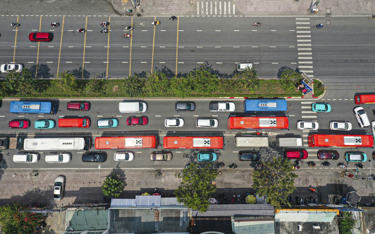 Khác dự đoán, sau ngày làm việc cuối, cửa ngõ TP.HCM 'dễ thở'