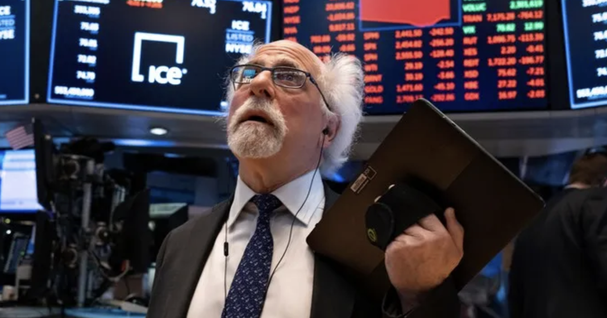 Đọc nhanh 13-2: Vàng bạc cùng chứng khoán Mỹ lao dốc, thanh khoản VN-Index suy yếu