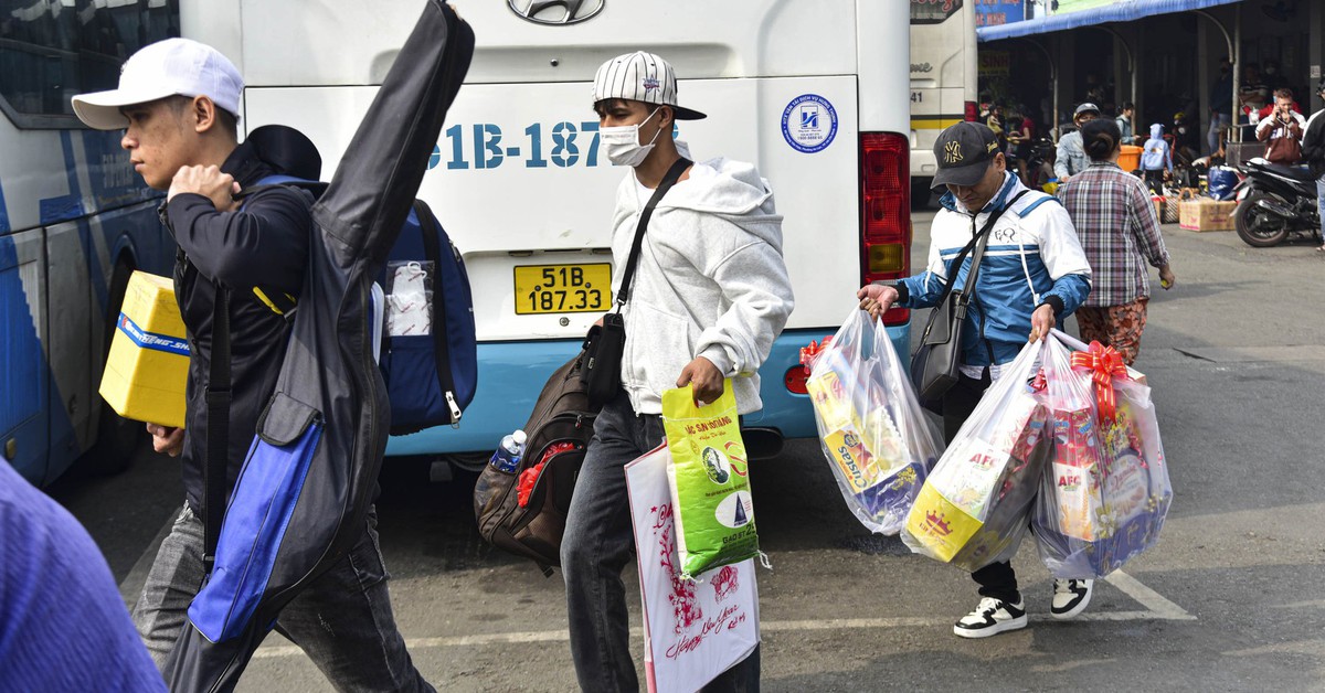 Chen chúc đón xe về quê ăn Tết, 'mệt thì có mệt, nhưng vui nhiều hơn, không đâu bằng nhà mình'