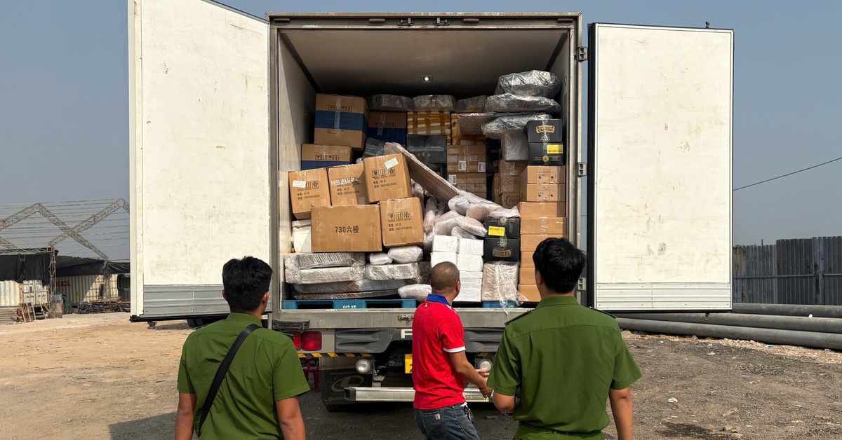 Công an TP.HCM ngăn gần 30 tấn thực phẩm bẩn chuẩn bị tuồn ra thị trường Tết