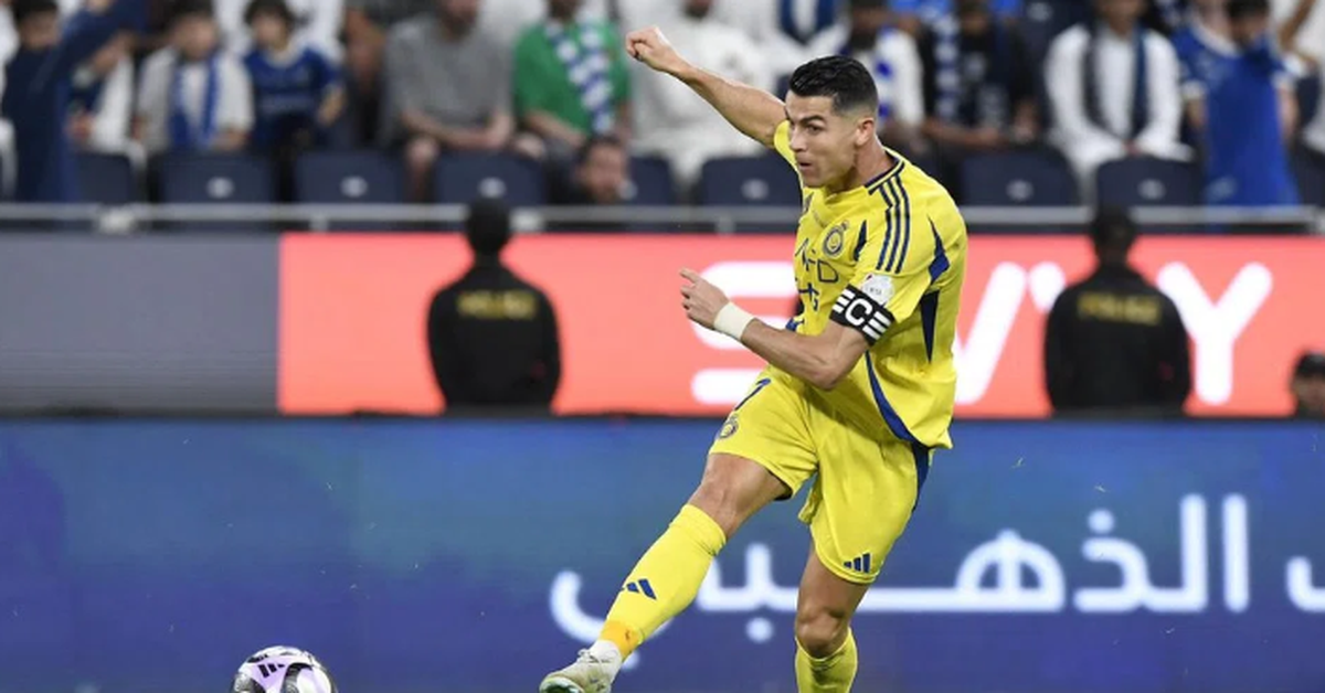 Dập tắt tin đồn dứt áo ra đi, Ronaldo trở lại đội hình Al Nassr