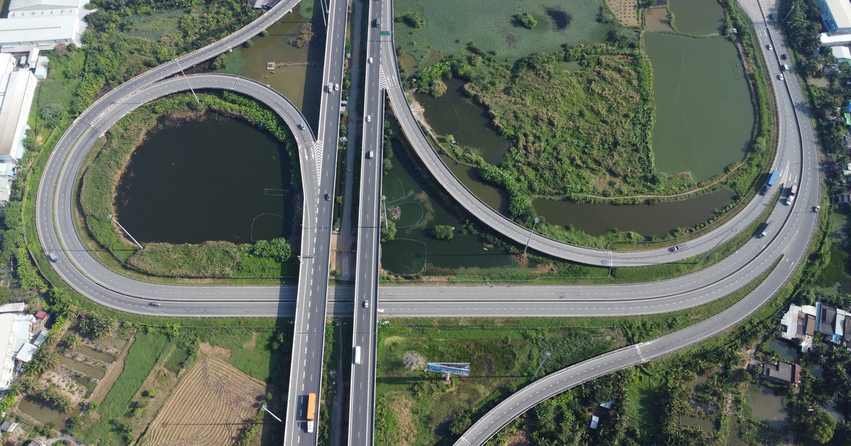 Sẵn sàng cho xe quay đầu, phân luồng từ xa khi xảy ra ùn ứ trên cao tốc TP.HCM - Trung Lương