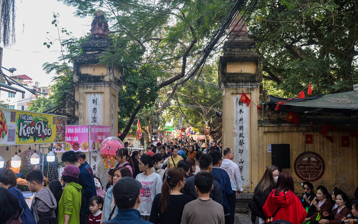 Phiên chợ trăm tuổi giữa lòng Hà Nội, mỗi năm chỉ họp một lần vào ngày 27 Tết