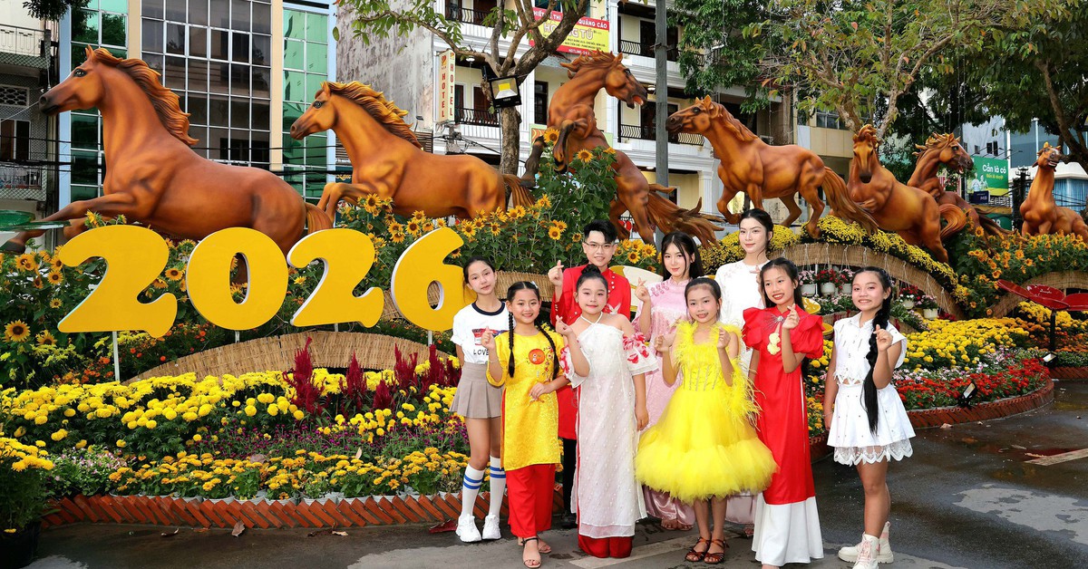 Cần Thơ khai mạc đường hoa nghệ thuật xuân Bính Ngọ 2026