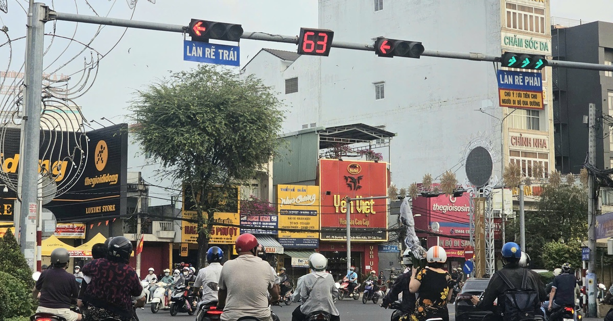 Kẹt xe do đèn đỏ dài, đèn xanh ngắn: Bạn đọc dẫn chứng nhiều nơi