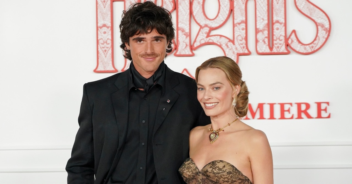 Margot Robbie nói gì về cảnh thân mật với Jacob Elordi trong Đồi gió hú?