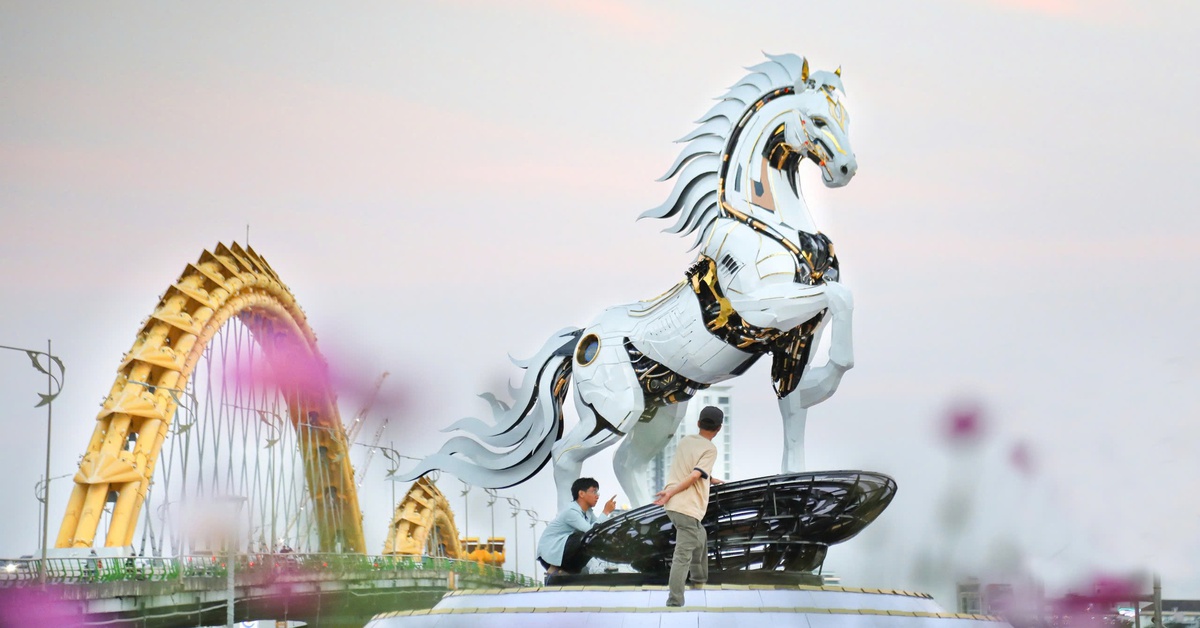 Đà Nẵng giữ 2 linh vật ngựa đang 'gây sốt' để trưng bày sau Tết, điều chỉnh lịch xe buýt