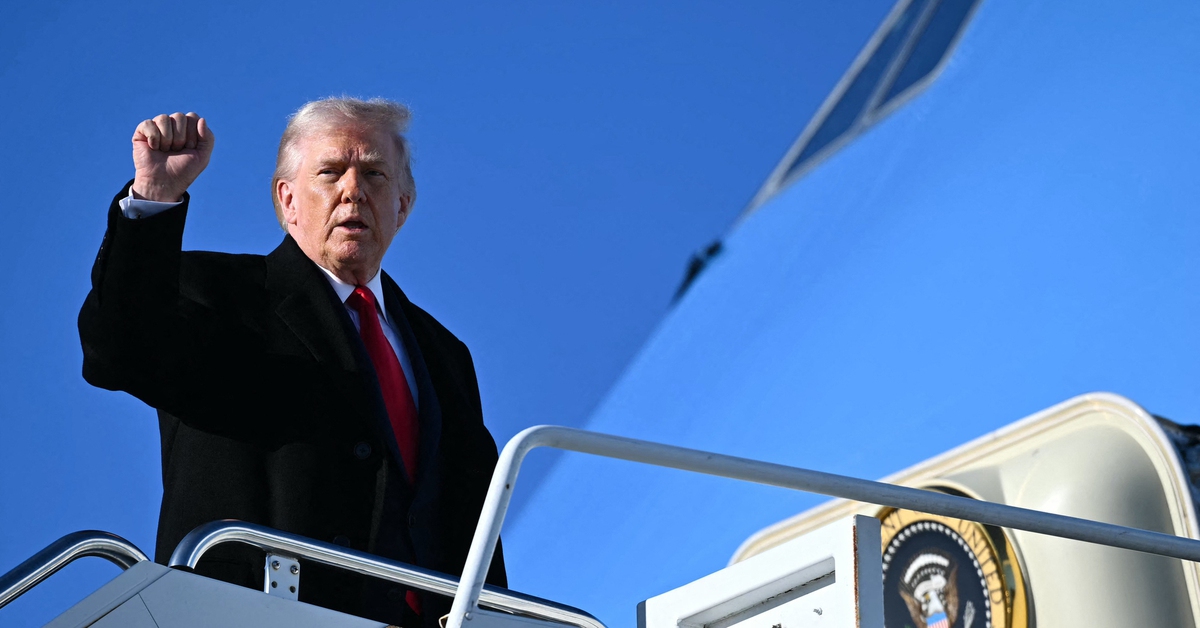 Mỹ điều thêm tàu sân bay, ông Trump úp mở thay đổi chế độ Iran