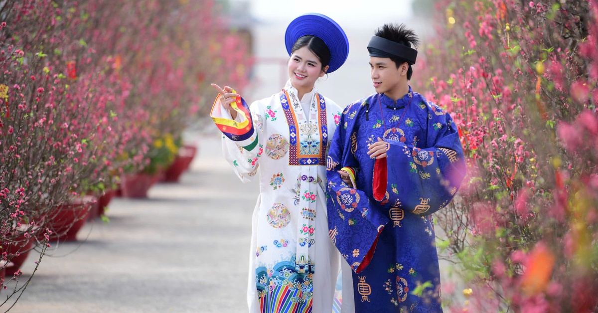 Cổ phục Việt rực rỡ dưới nắng vàng Lễ hội Xuân Cần Giờ